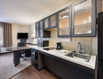 Close to Popular Attractions, Relax in your Suite after a day of exploring! 5