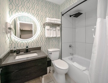 Coast Metro Vancouver Hotel 4