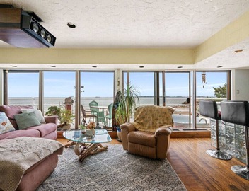 Coastal Charm: Lobster Châto 5