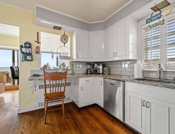 Coastal Charm Lobster Ch Teau 3