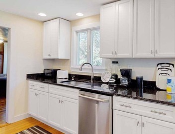 Coastal cottage close to beaches and town - private yard, W/D, & new renovations 4