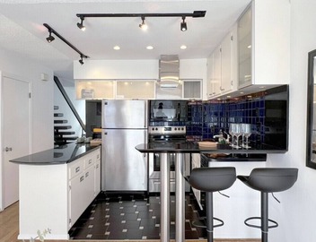 Coastal Retreat Steps from the Santa Monica Beach 2