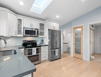 Coastal View Home - Newly Remodeled. Water Taxi Ride Away to see the WORLD CUP! 2