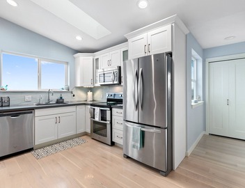Coastal View Home - Newly Remodeled. Water Taxi Ride Away to see the WORLD CUP! 3