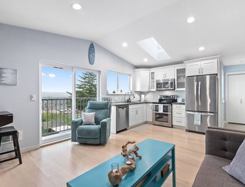 Coastal View Home - Newly Remodeled. Water Taxi Ride Away to see the WORLD CUP! 5