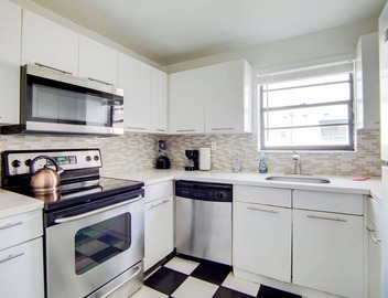 Collins 2 Bedroom with Free Parking by Deco 305 4