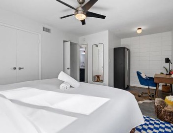 Colorful 1BR 1BA SoCo Condo Pool Skyline Views and Parking by Austin Vacay 3