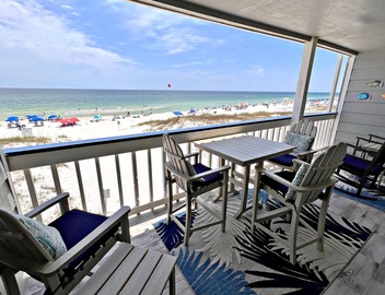 👣 Come get your toes in the sand ~ and a cold drink in your hand! 🍹 5