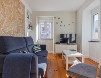 Comfort & Bright Apartment by LovelyStay 2