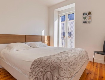 Comfort & Bright Apartment by LovelyStay 4