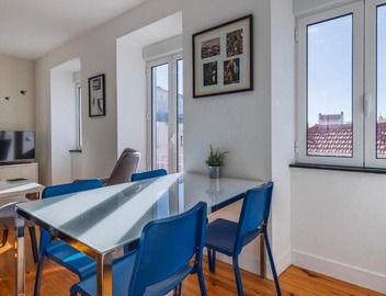 Comfort & Bright Apartment by LovelyStay 3
