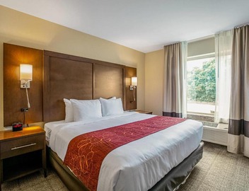 Comfort Suites Fishkill near Interstate 84 3