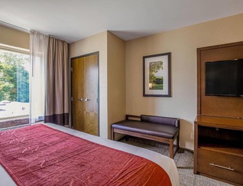 Comfort Suites Fishkill near Interstate 84 2