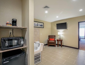 Comfort Suites Fishkill near Interstate 84 3