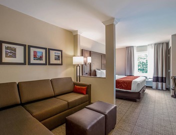 Comfort Suites Fishkill near Interstate 84 5