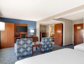 Comfort Suites near Birkdale Village- Huntersville 3