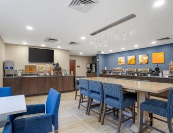 Comfort Suites near Birkdale Village- Huntersville 4