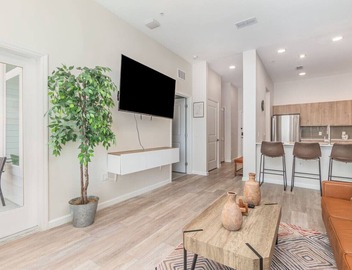 Comfortable 2BR Mins to Universal & More 4
