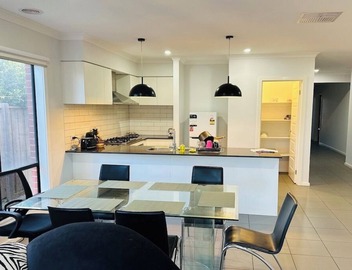 Comfortable and tranquil space for holiday stay-over. 30 Min - Melb Airport! 3