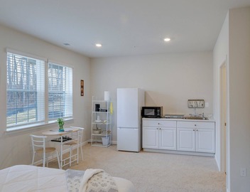 Comfortable Private Studio Perfect for Short or Extended Stays 3