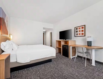 Comfortable Room w/Convenient Parking – Close to Westgate Mall + Top Restaurant 2