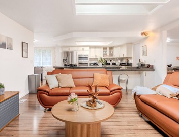 Comfortable & Spacious 4BR Upper Unit 2