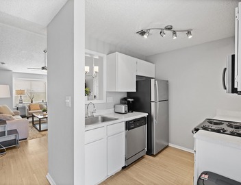 Comfy 2BD Apt + King Bed | Cedar Park/North Austin 4