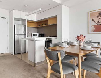 Comfy 2BR Escape Beside the Yarra River 3