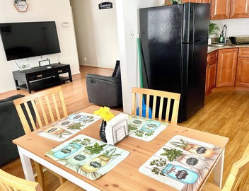 Comfy, Clean & Spacious w/2 TVs, parking, laundry 5