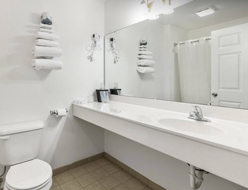 Comfy Double Full Basic Room with Free Breakfast! 2