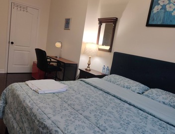 Comfy King size Bedroom in Mississauga near Toronto Pearson Airport. 3