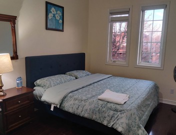 Comfy King size Bedroom in Mississauga near Toronto Pearson Airport. 4