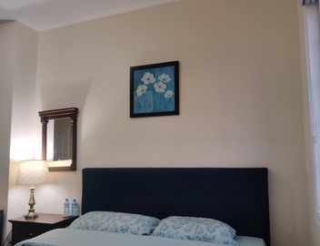 Comfy King size Bedroom in Mississauga near Toronto Pearson Airport. 5
