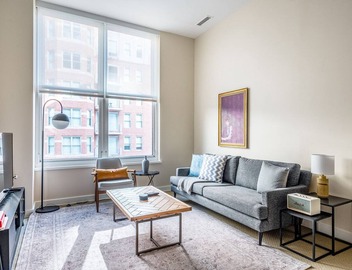 Comfy Penn Quarter 2BR w/Gym, Pool, nr. National Mall, by Blueground 4