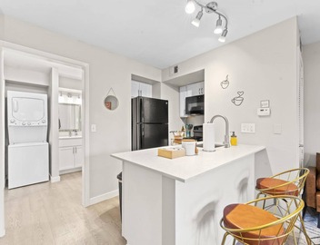 Comfy Studio Close to Downtown and Domain 5
