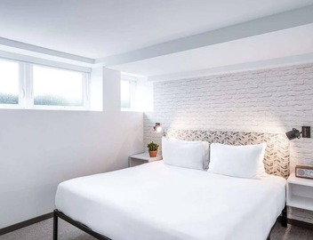 Compact & Contemporary Stay Ideal for Business Travelers – Work & Relax 3