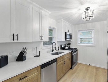Compatible: 3BR-2BT Ranch with Finished Basement! 4