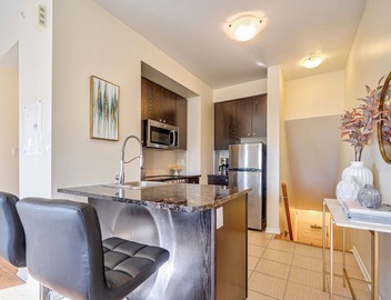 Condo Townhouse in Toronto Modern and Stylish condo townhouse 2