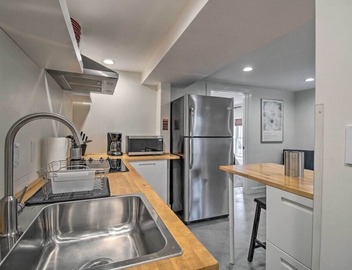 Contemporary Condo in Quiet Locale! 3