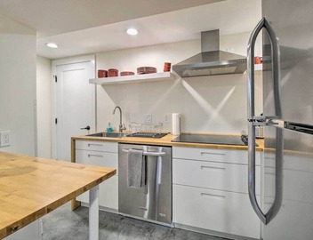 Contemporary Condo in Quiet Locale! 4