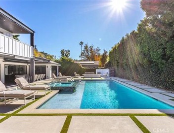 Contemporary Elegance sleeps 16 pool hot tub 3