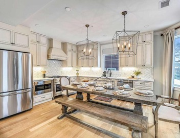 Contemporary Farmhouse-Style Retreat near T 4
