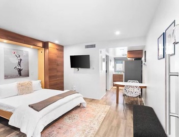Contemporary Studio in DTPH with Pool 3