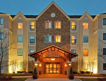 Contemporary Suite in "The Glen" Business District | 24 Hour Fitness Center + Indoor Pool + Kitchen 3