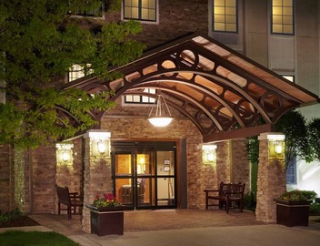 Contemporary Suite in "The Glen" Business District | 24 Hour Fitness Center + Indoor Pool + Kitchen 5