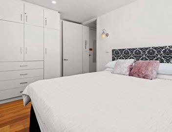 Convenient Apartment in heart of Carlton 2