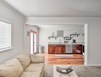 Convenient Burien Getaway: 12 Mi to Dtwn SEA! 4