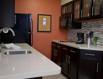 Convenient Location! Pets Allowed, Onsite Pool, Parking, Free Breakfast 4