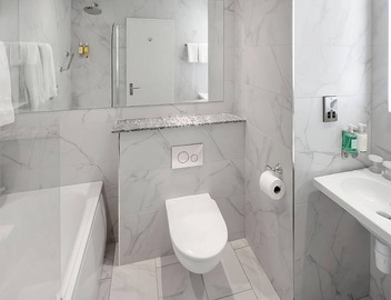 Convenient Stay in Dublin Downtown! Stylish Hotel Close to Irish Whiskey Museum 5