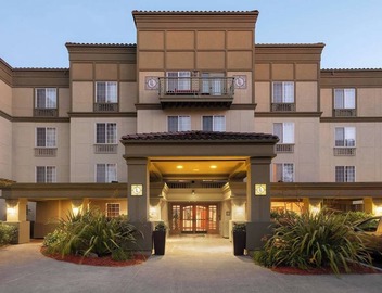 Convenient Studio w/Fully Equipped Kitchen off San Tomas Expy 5